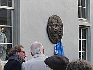 Bronzen plaquette bij opstapplaats vaartochten aan de Molenstraat